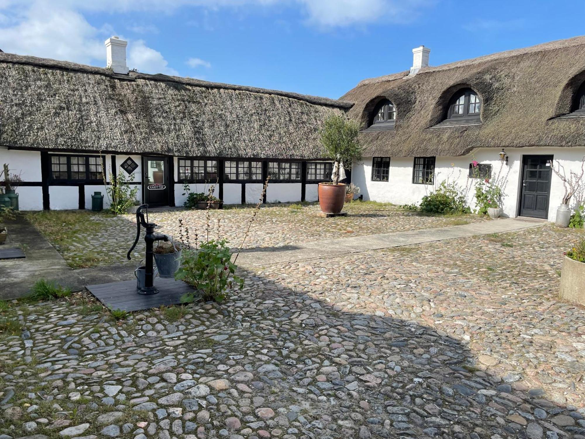 Hotel Strandgaarden Vesterø Havn Exterior foto