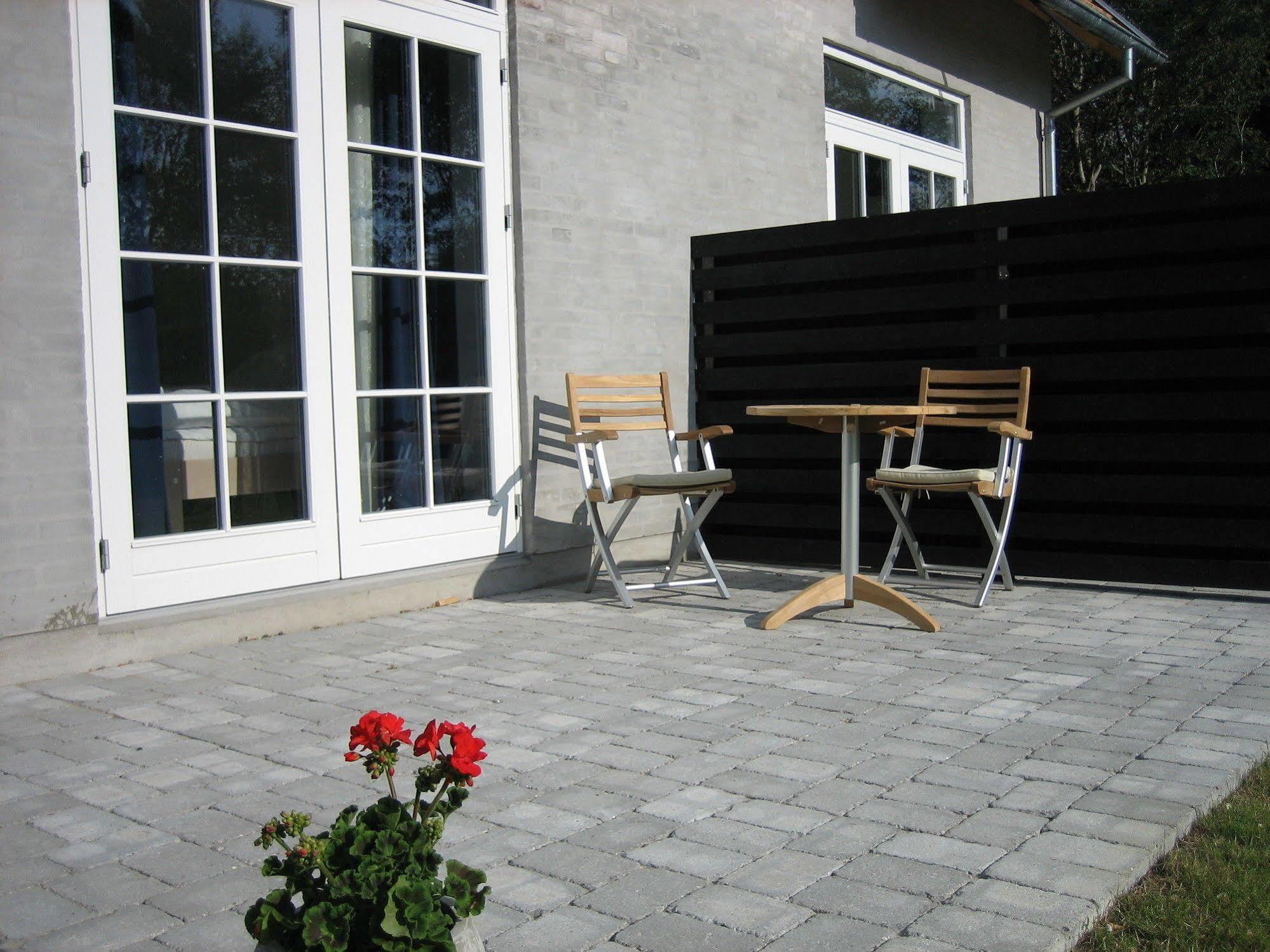 Hotel Strandgaarden Vesterø Havn Exterior foto